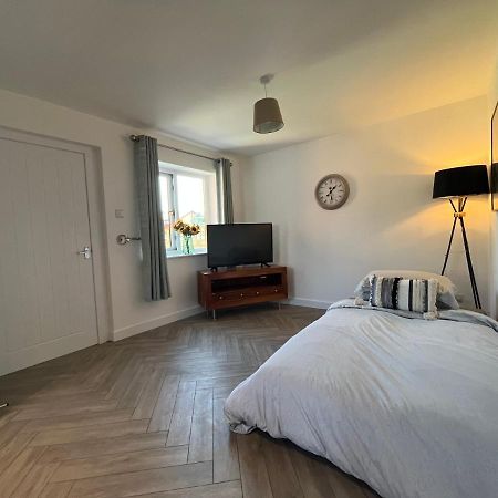 Contemporary 1 Bedroom Apartment Normanton  Eksteriør bilde
