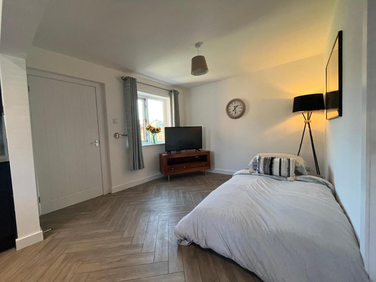 Contemporary 1 Bedroom Apartment Normanton  Eksteriør bilde